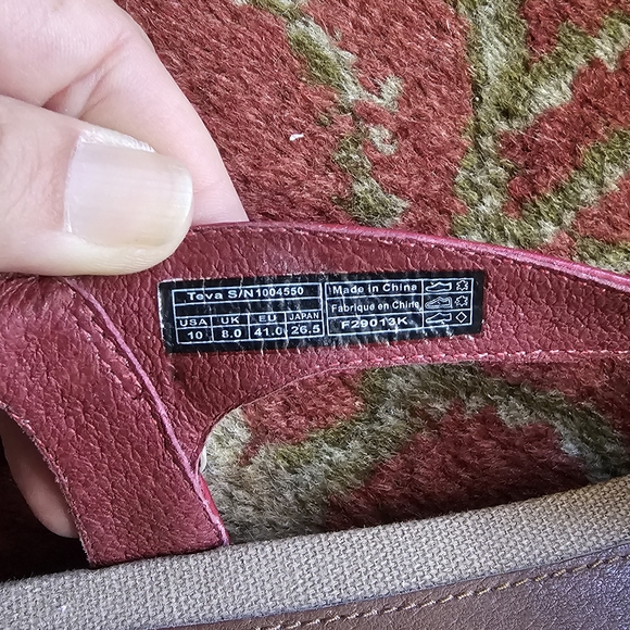 Teva Sandals Comfortable Strappy Design - Picture 8 of 9